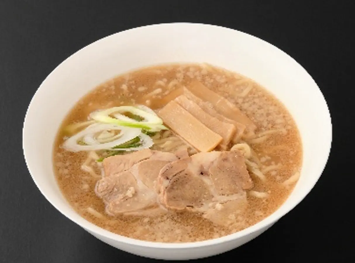 お店で仕上げた醤油ラーメン