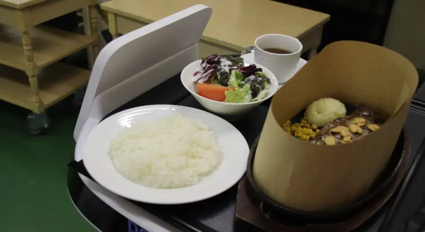 Servi Plusの配達する様子