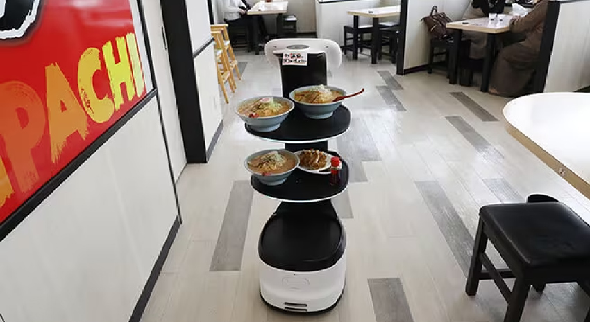 Keenbot T8が商品を運ぶ様子