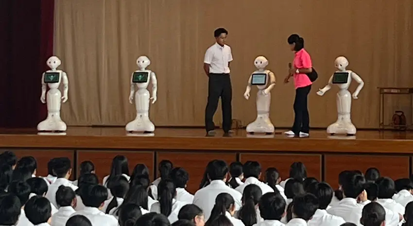 全校集会でPepperのお披露目会を実施した時の様子