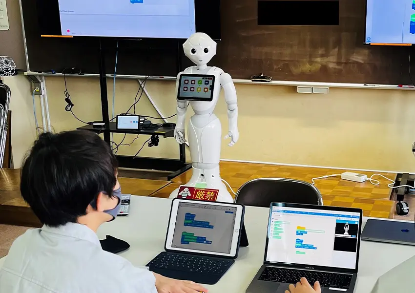 生成AIの学習にPepperを活用！​ 
生徒と教員の心を掴む新鮮な授業で自発的な学習スタイルを実現