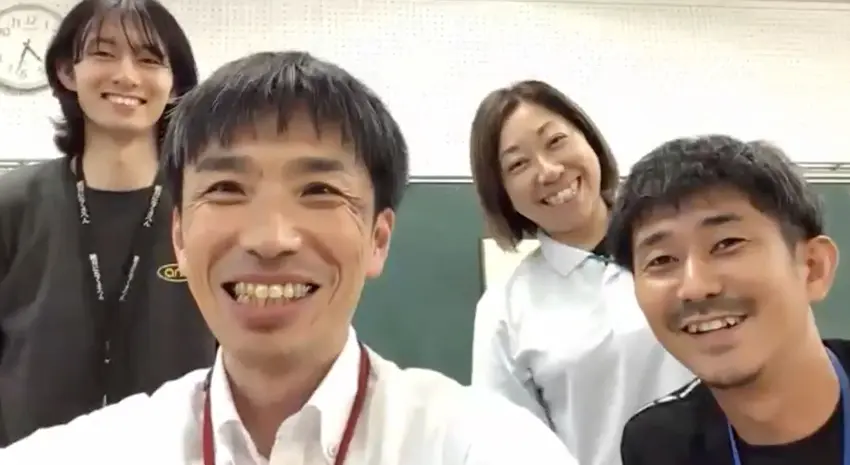 前列左：紙野教頭先生、前列右：酒井先生、 後列左：濱田先生、後列右：中村先生